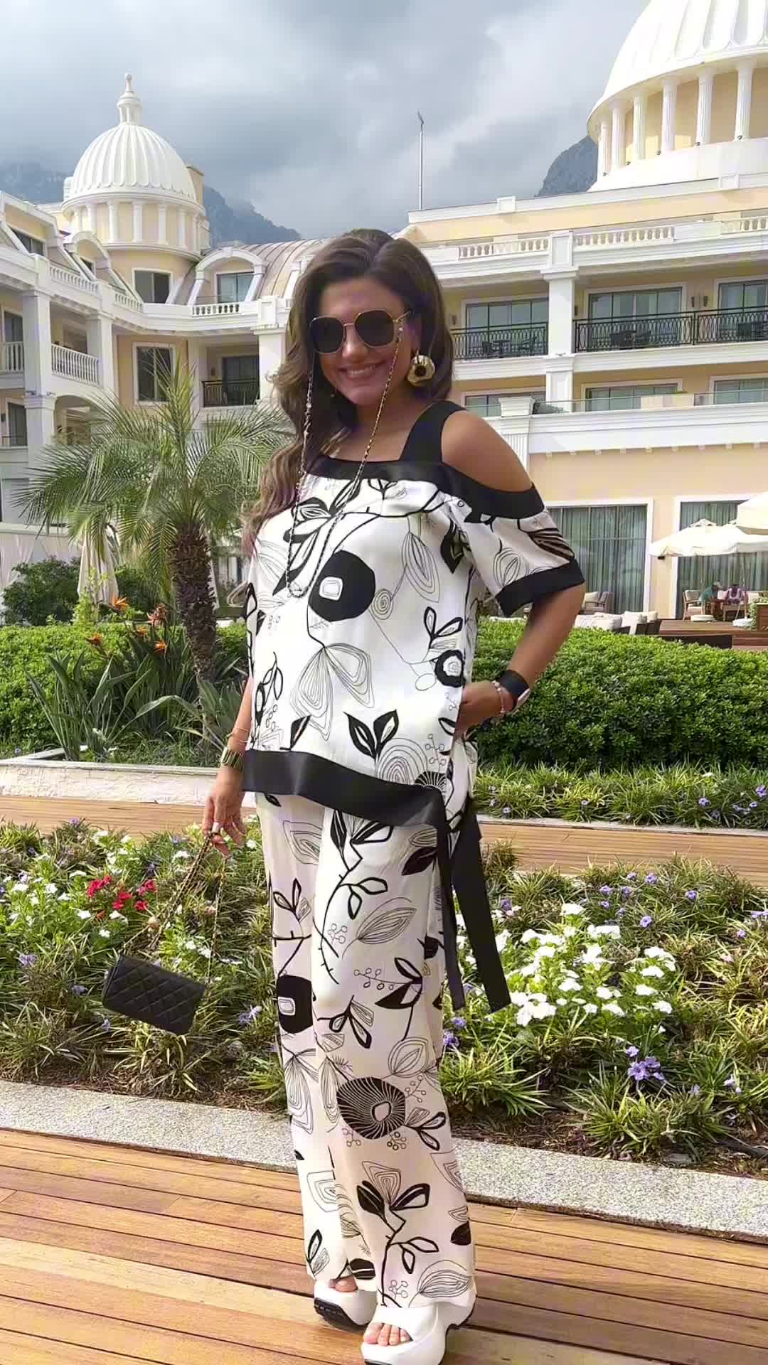 Vittoria Queen Black White Dress