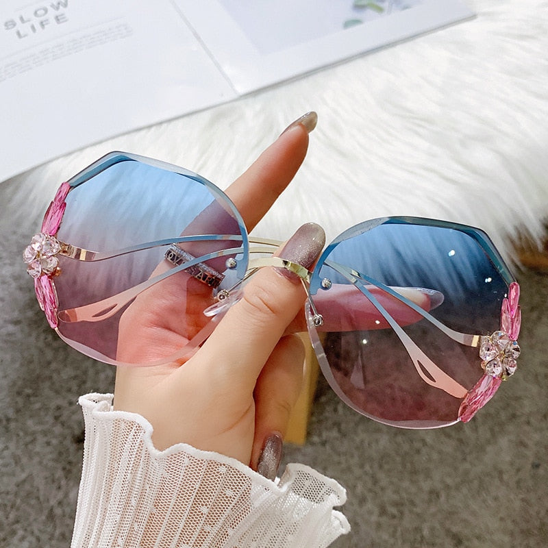 Celebrity Diamond Sunglasses ( 4.9 ⭐⭐⭐⭐⭐ Reviews )