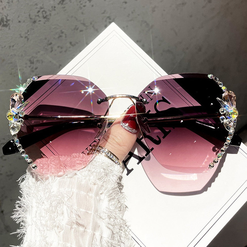 Celebrity Diamond Sunglasses ( 4.9 ⭐⭐⭐⭐⭐ Reviews )