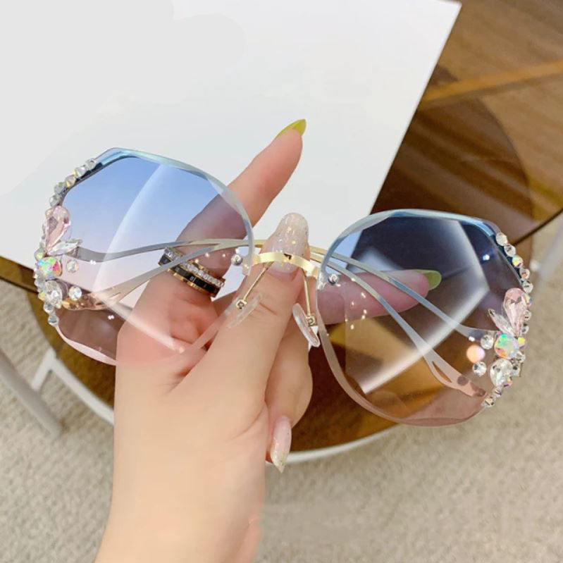 Celebrity Diamond Sunglasses ( 4.9 ⭐⭐⭐⭐⭐ Reviews )
